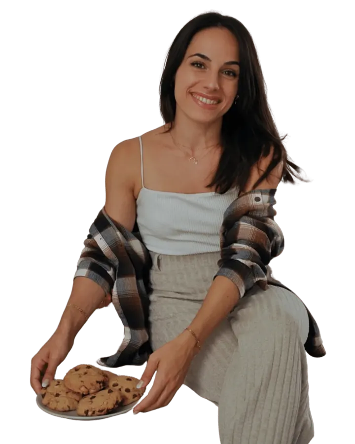 Johanna Milesi, coach nutrition, avec une assiette gourmande